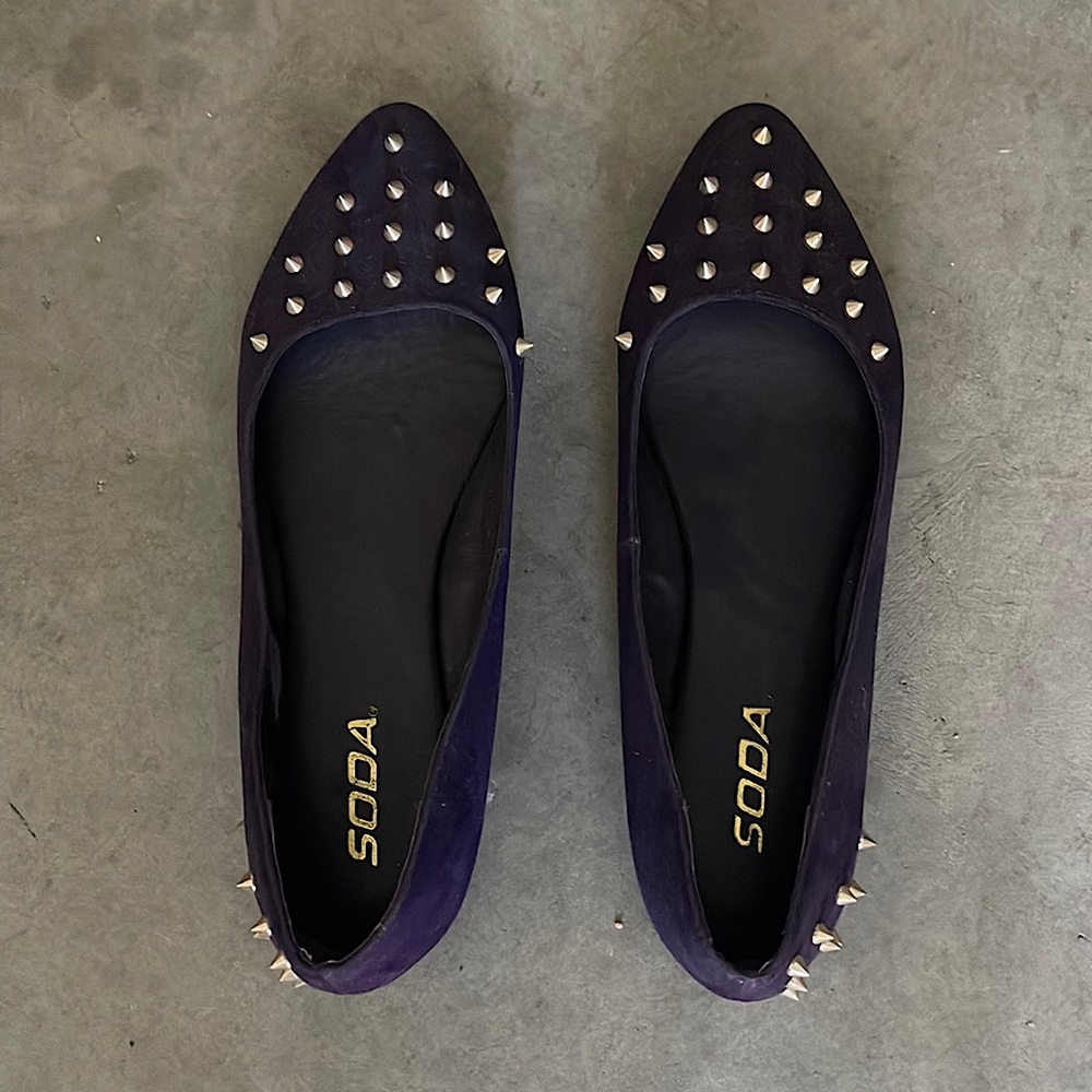 Soda flats. Valentino type design with spikes size 7.